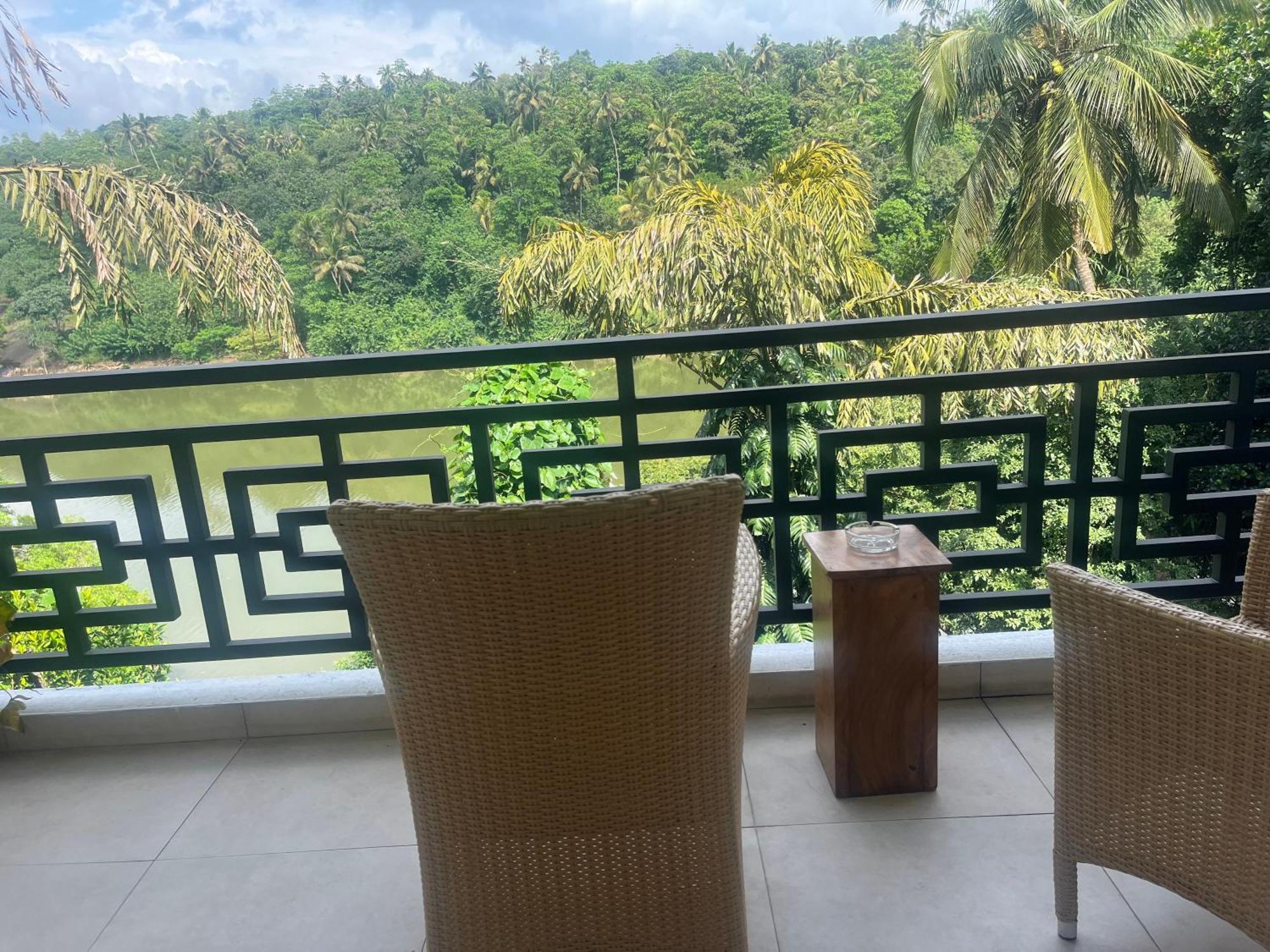 Kandy Rivers Edge Nature Resort Luaran gambar
